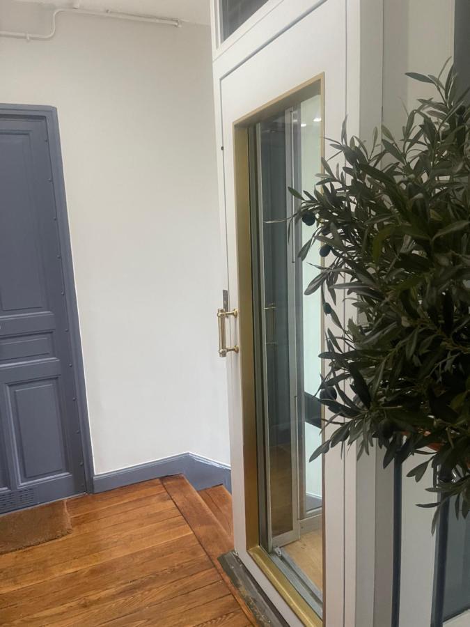 דירות Paris Centre Dernier Etage Vue Ascenseur מראה חיצוני תמונה